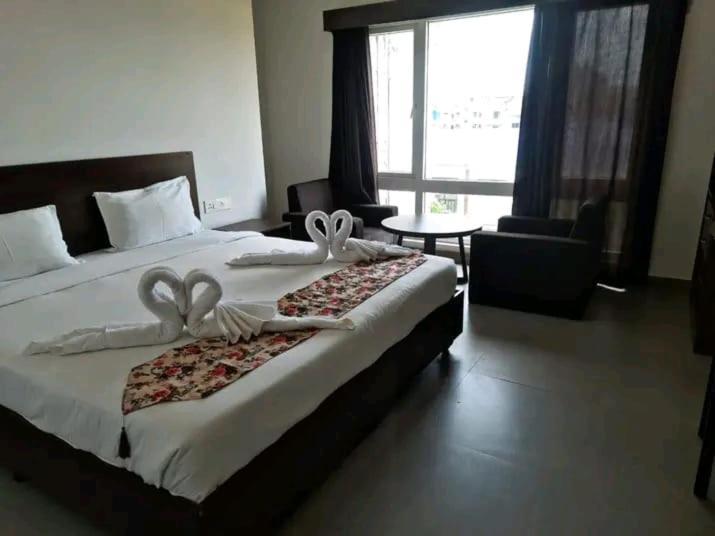Hotel East International Tinsukia Екстер'єр фото