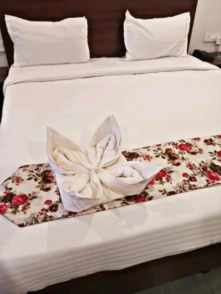 Hotel East International Tinsukia Екстер'єр фото